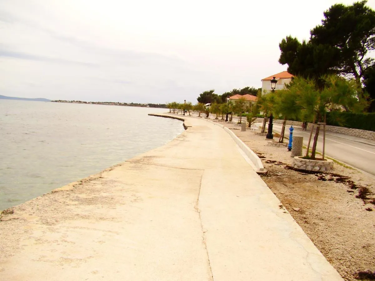 Apartment Aurelia Apartments, Vir
