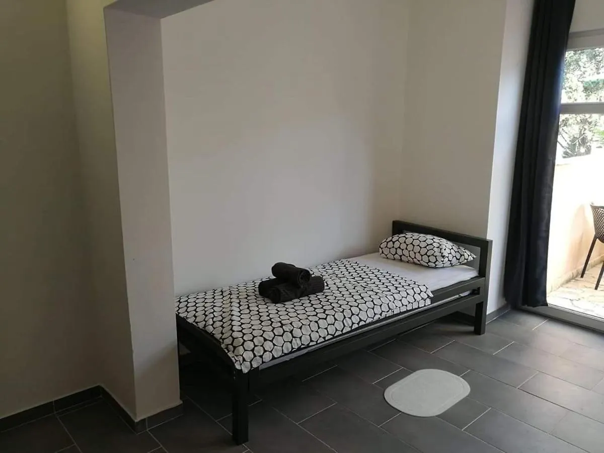 Aurelia Apartments, Vir 0*,