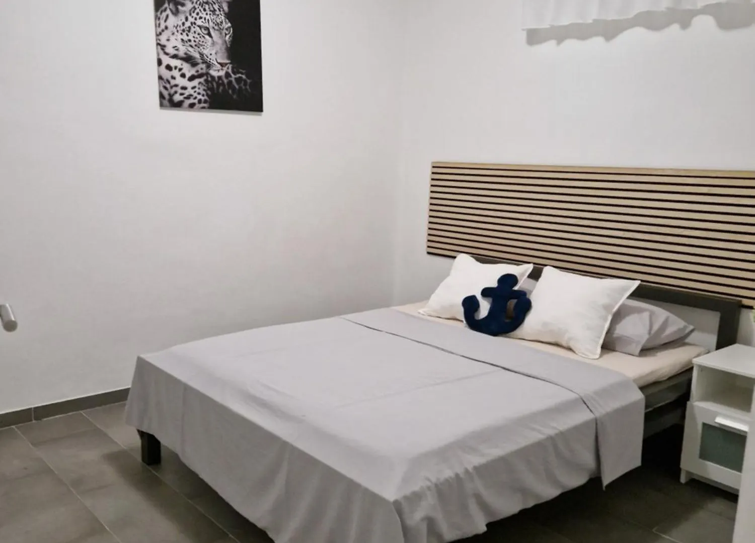 Aurelia Apartments, Vir