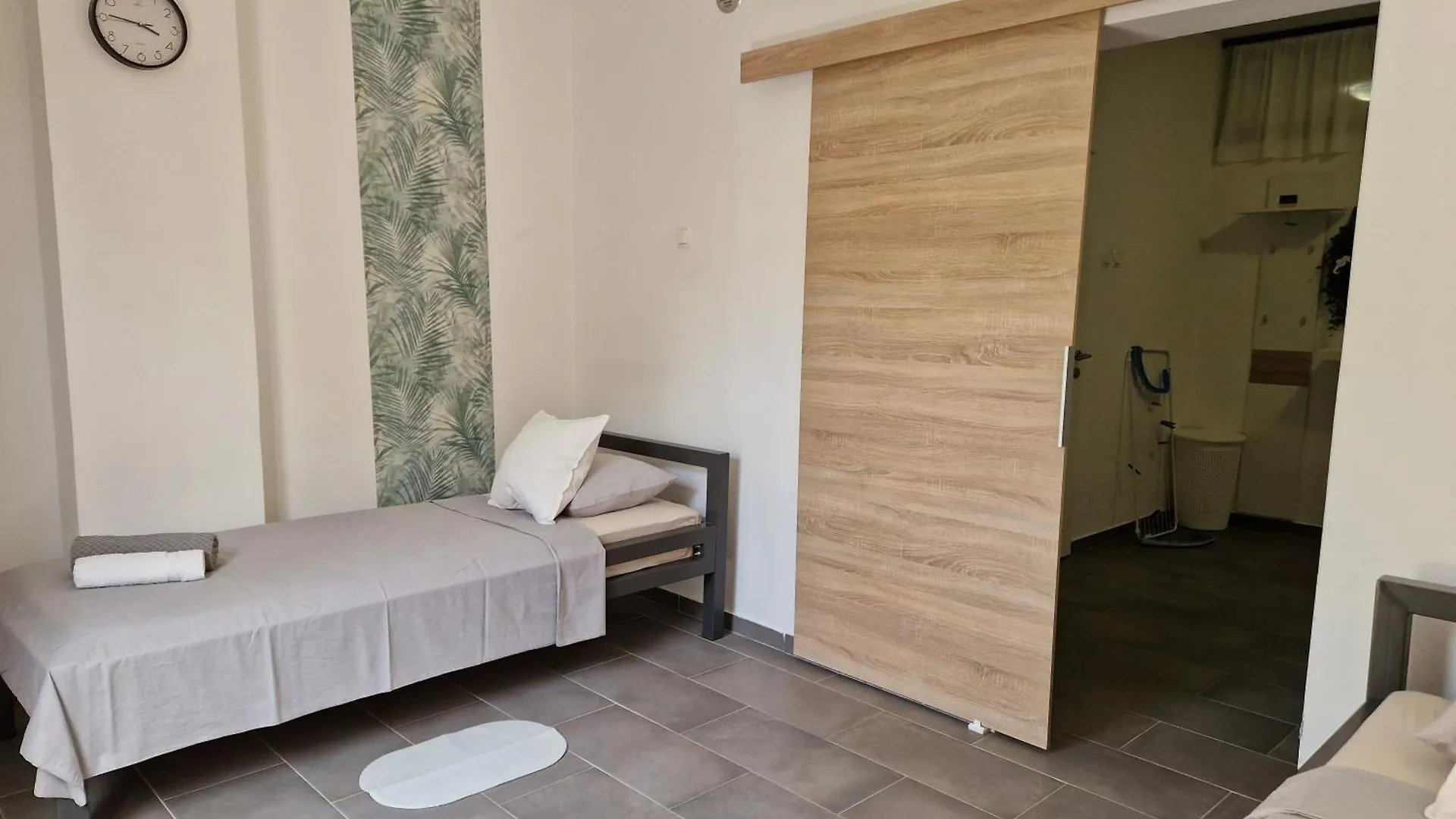 Aurelia Apartments, Vir 0*,