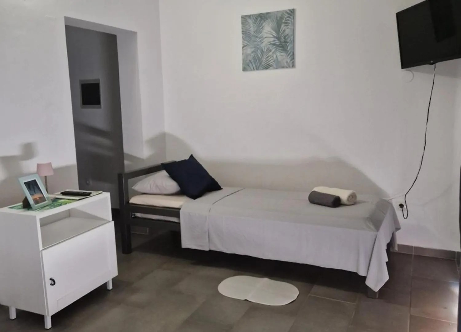 Aurelia Apartments, Vir