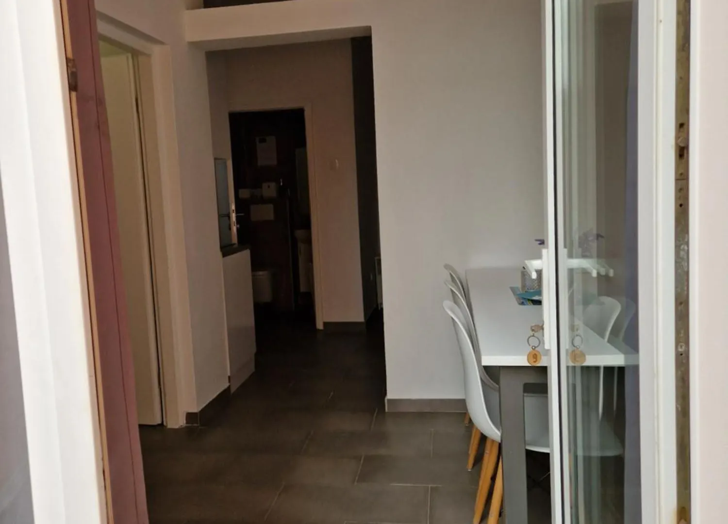 Aurelia Apartments, Vir
