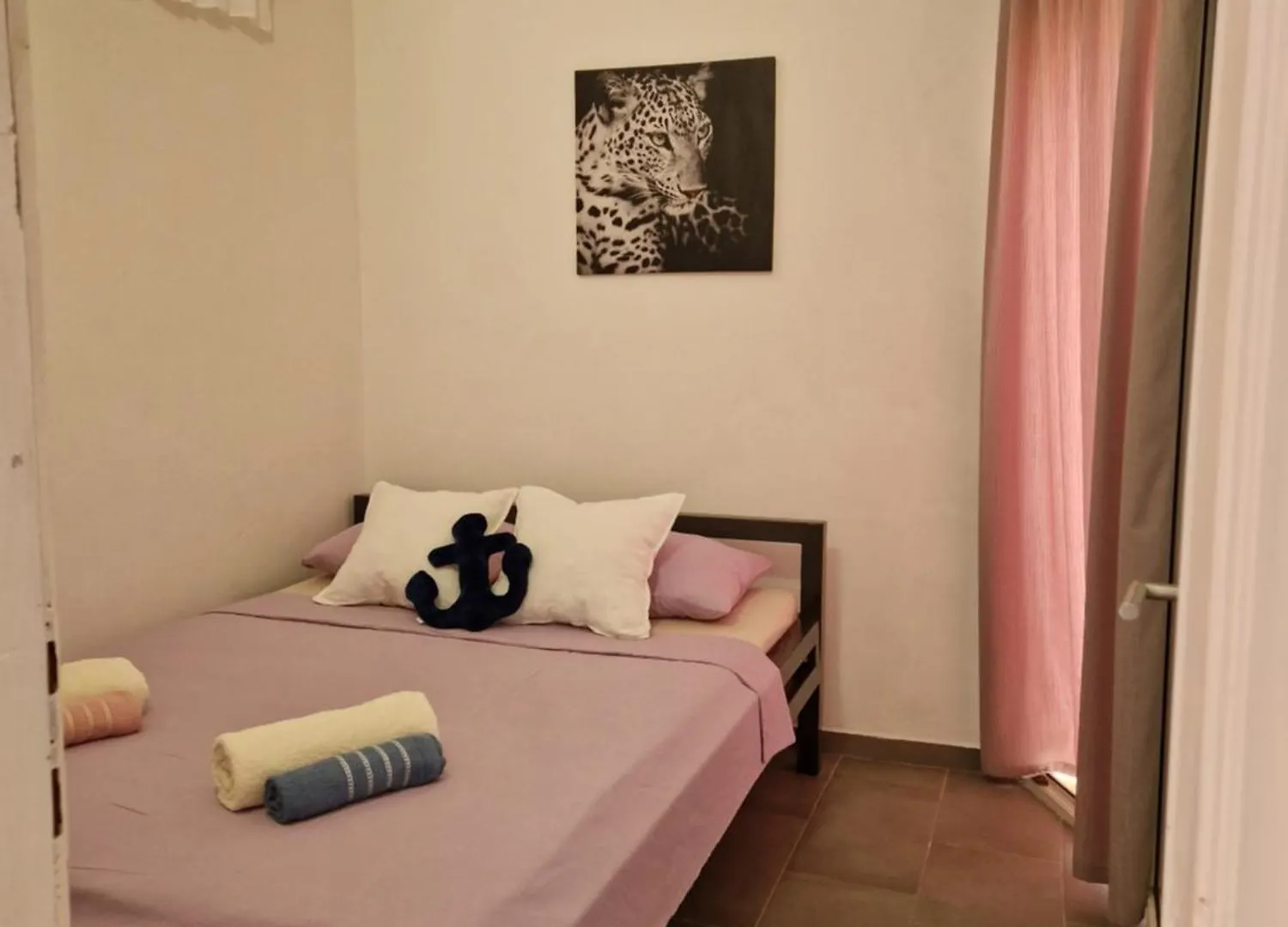 Aurelia Apartments, Vir