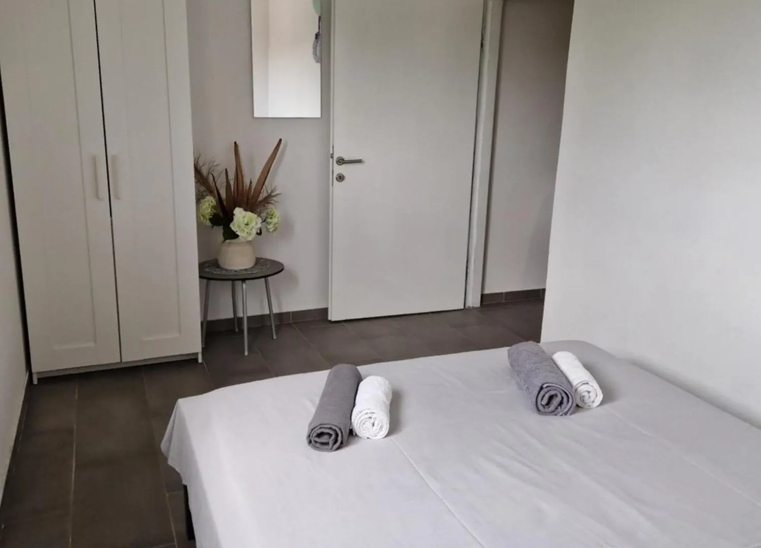 Aurelia Apartments, Vir