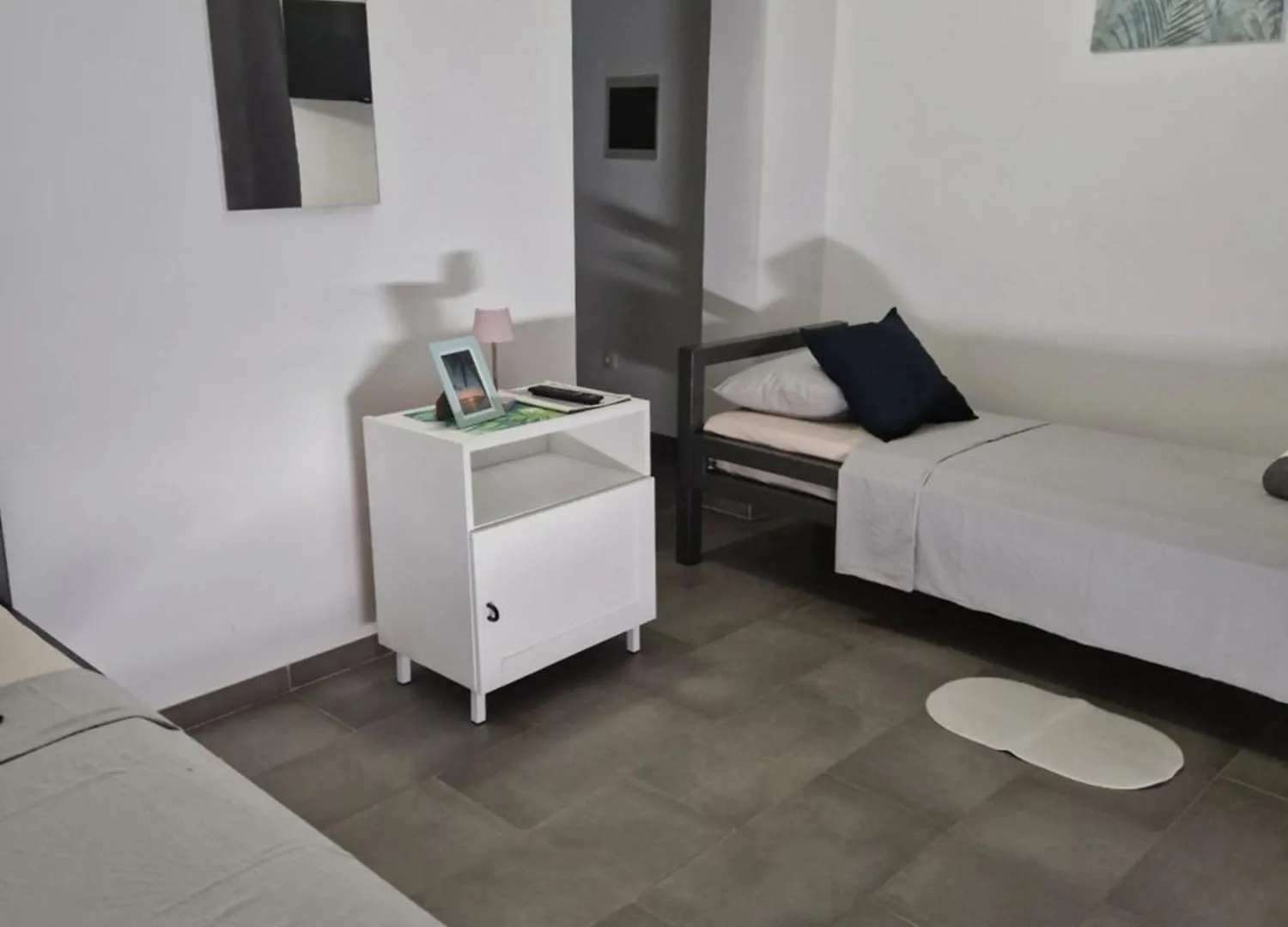 Aurelia Apartments, Vir